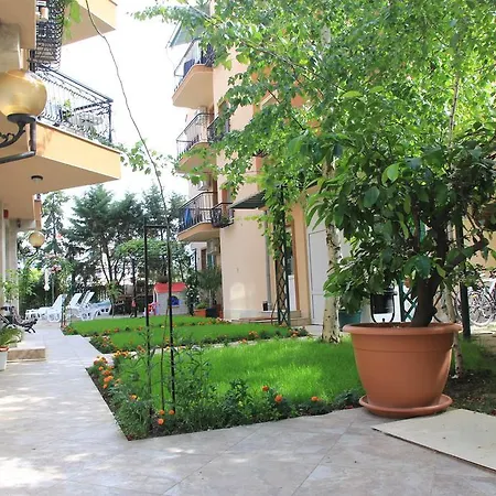 бригантина Къща за гости 3*