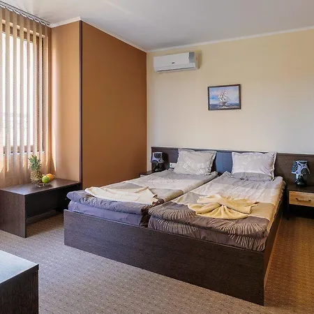 招待所 Brigantina 内塞伯尔